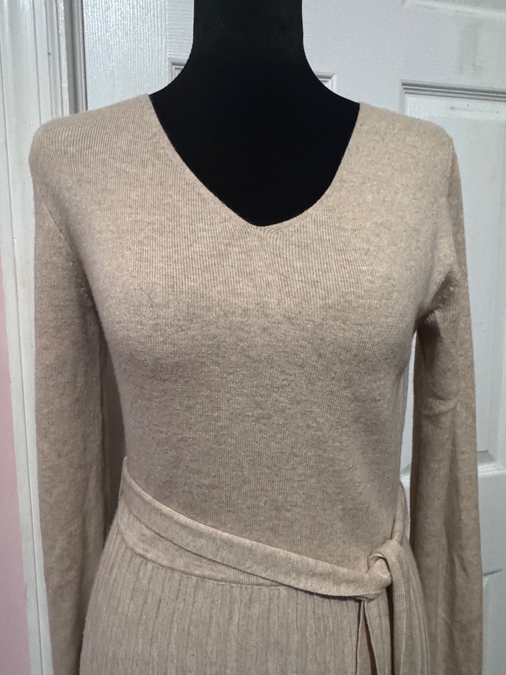Beige V-Neck Maxi Knit Dress with Tie Waist - Picture 2 of 6